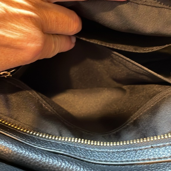 Vince Camuto Handbag with Shoulder Strap Option. - Picture 6 of 10